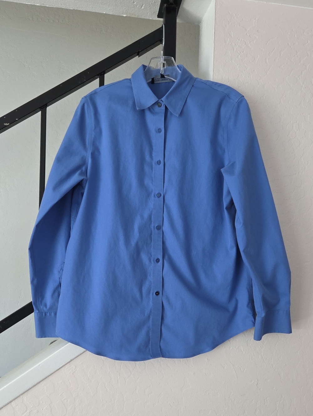 Jones New York Classic Women's Button-Down Shirt in Periwinkle Blue Size M